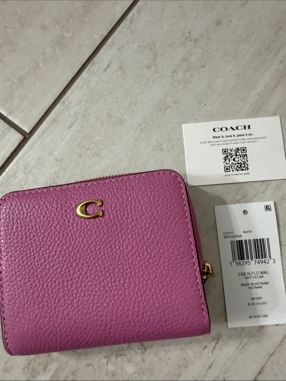Coach Pebbled Leather Zip Wallet in Fuchsia Pink..NWT..